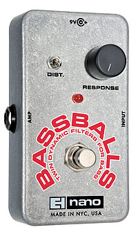 Zwei aufeinander abgestimmte Filter produzieren vokalartige Obertöne, die dem Originalton beigemischt werden. Unzählige Male bei amerikanischer Filmmusik in den 70ern eingesetzt. Ein Distortion … Electro Harmonix Nano Bassballs