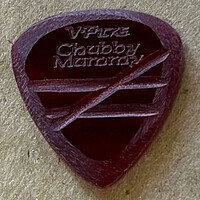 V-​Pick Chubby Mummy Pick ruby red  